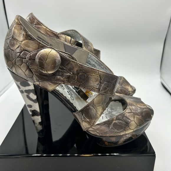 Naughty Monkey Decked Out Platform Heels, size 8.5. Grey - Picture 11 of 13